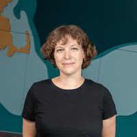 This is the staff photo of Robin Lea