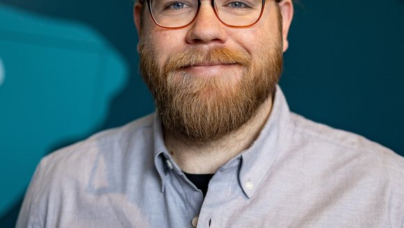 The staff photo of David Tabor.