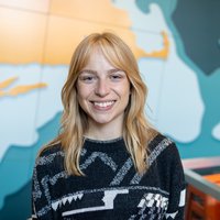 The staff photo of Zoë Kennedy.
