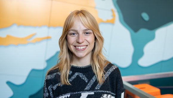 The staff photo of Zoë Kennedy.