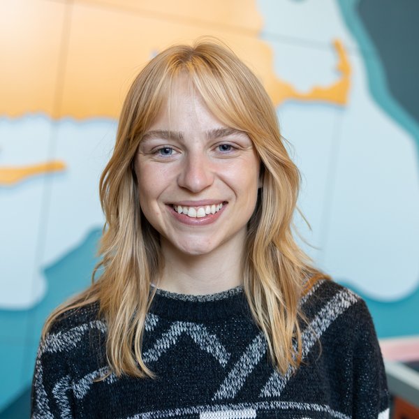 The staff photo of Zoë Kennedy.